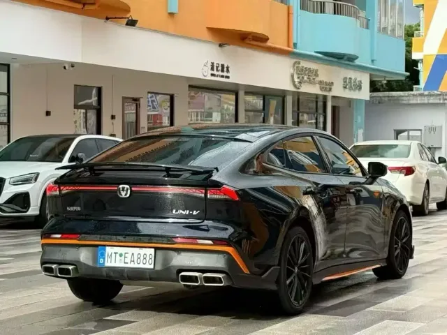 Changan UNI-V — Фото автомобиля 9