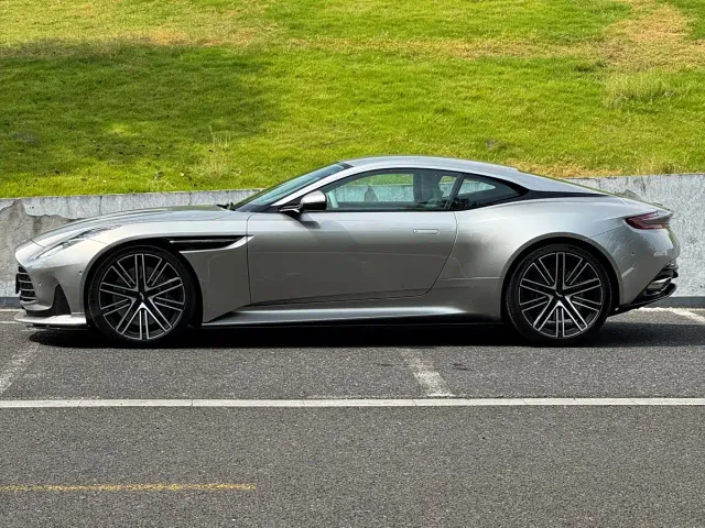 Aston Martin DB12 — Фото автомобиля 6