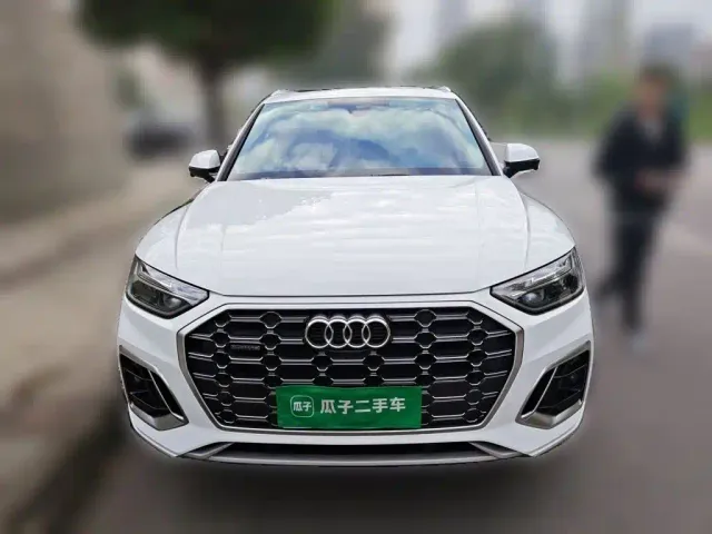 Audi Q5L — Фото автомобиля 2