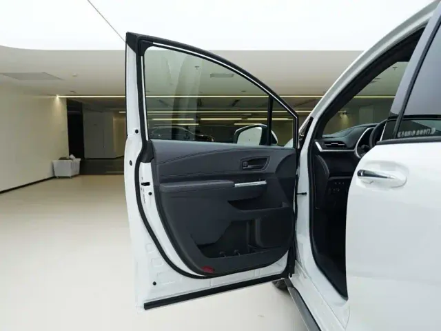 Toyota Granvia — Фото автомобиля 16