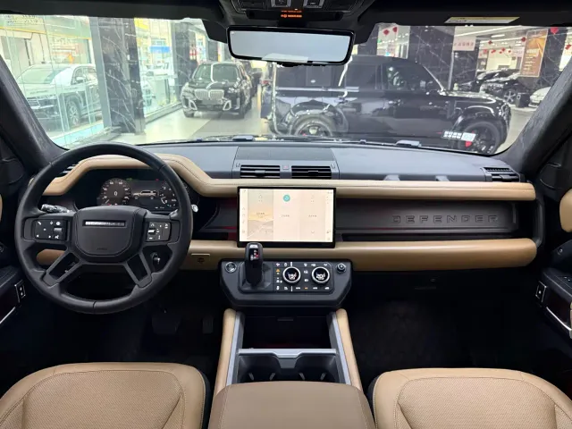 Land Rover Defender — Фото автомобиля 8
