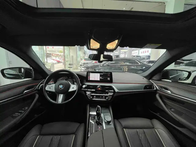 BMW 5 Series — Фото автомобиля 12