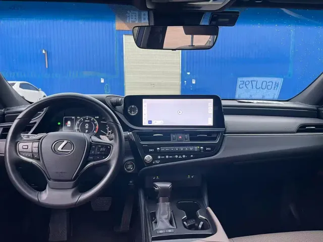 Lexus ES — Фото автомобиля 7