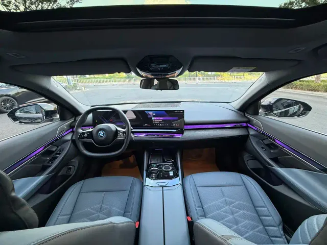 BMW i5 — Фото автомобиля 12