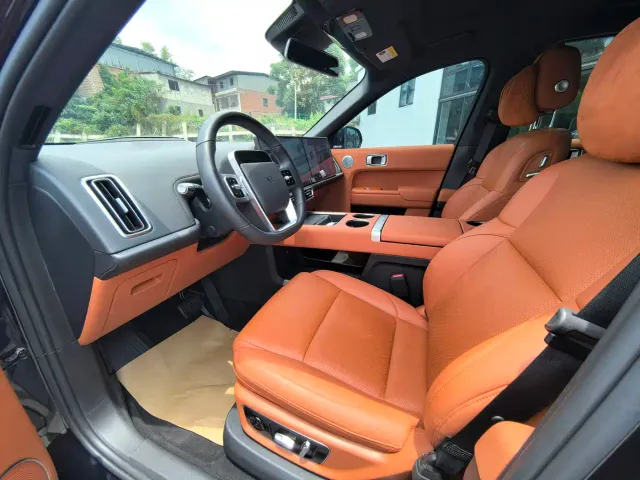 Li Auto L8 — Фото автомобиля 4