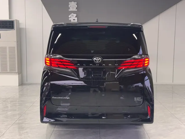Toyota Alphard — Фото автомобиля 7