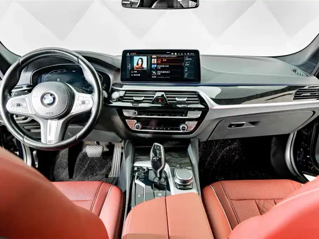 BMW 5 Series — Фото автомобиля 12