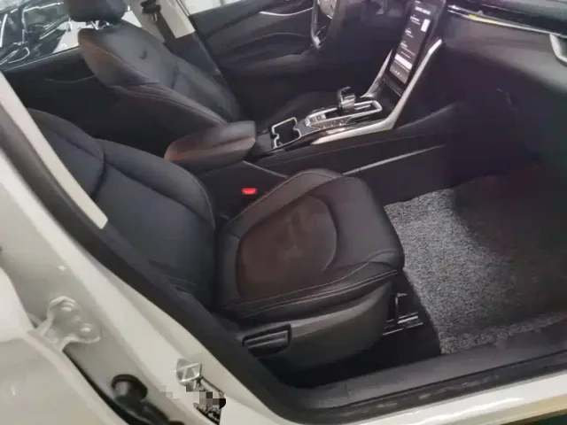 Maxus SAIC Maxus EUNIQ 6 — Фото автомобиля 24