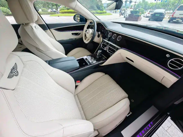 Bentley Flying Spur — Фото автомобиля 10