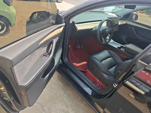 Tesla Model Y — Фото автомобиля 15