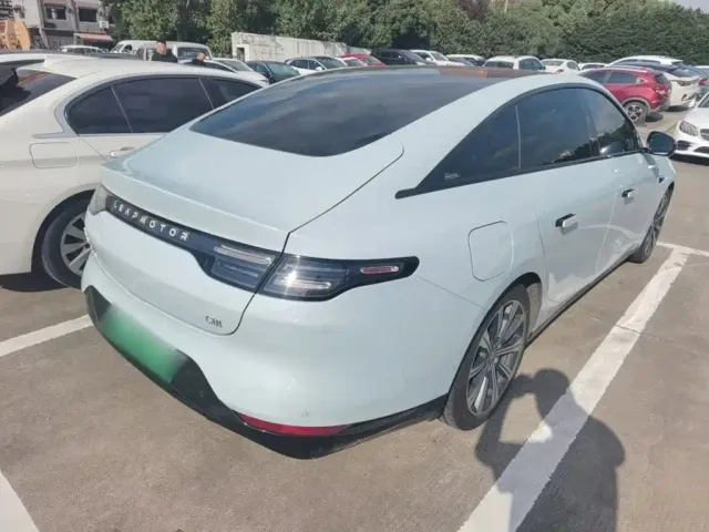 Leapmotor C01 — Фото автомобиля 6