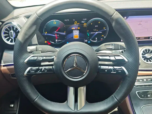 Mercedes-Benz E-Class — Фото автомобиля 8