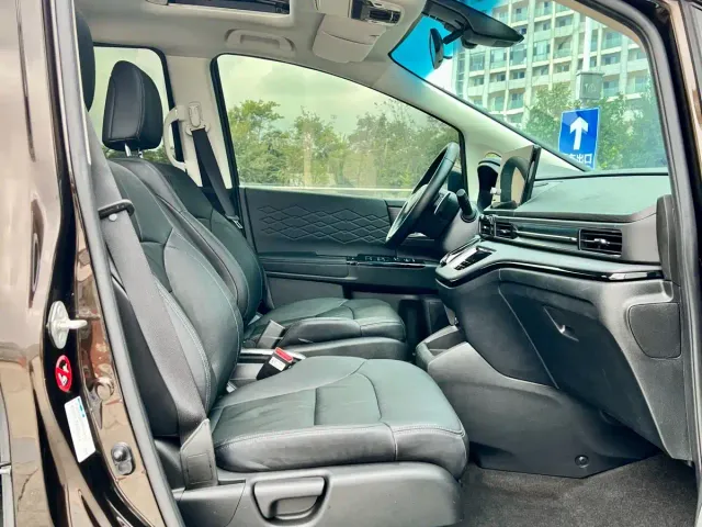 Honda Elysion — Фото автомобиля 8