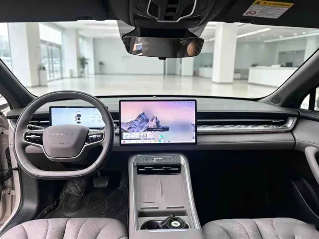 Roewe Roewe M7 DMH 2025 Base — Фото автомобиля 9