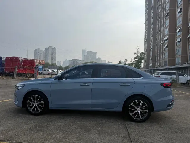 Geely Emgrand — Фото автомобиля 10