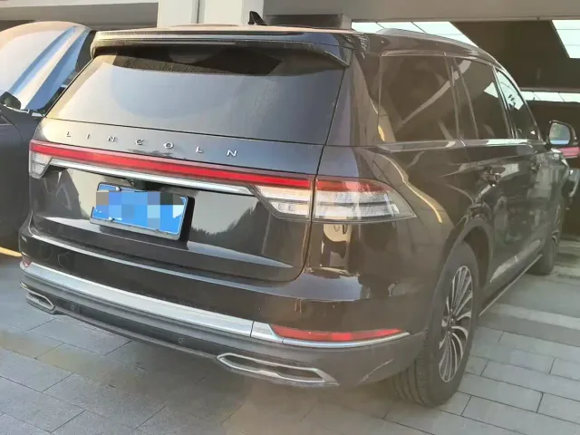 Lincoln Aviator — Фото автомобиля 4