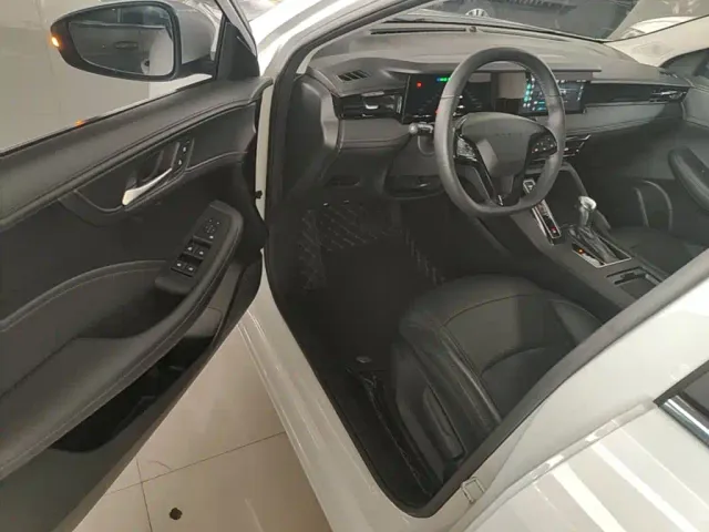 Roewe i5 — Фото автомобиля 15