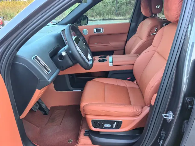 Li Auto L8 — Фото автомобиля 8