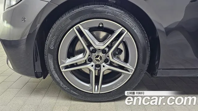 Mercedes-Benz E-Class — Фото автомобиля 5