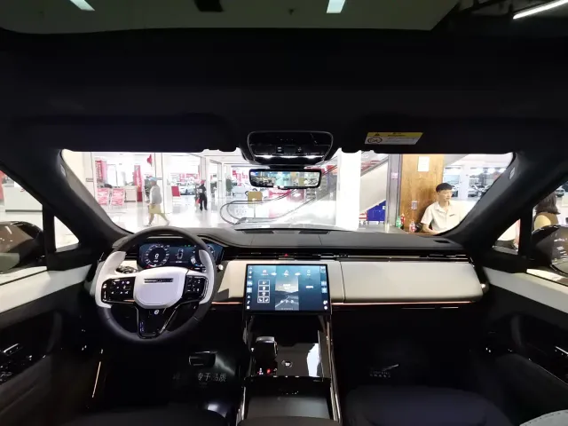 Land Rover Range Rover Sport — Фото автомобиля 13