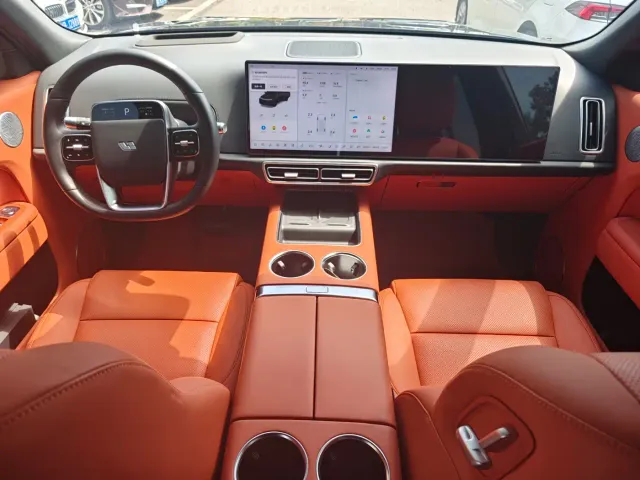 Li Auto L8 — Фото автомобиля 9