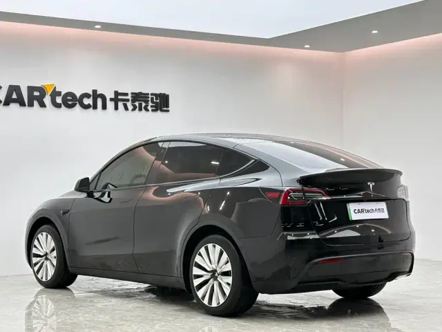 Tesla Model Y — Фото автомобиля 3