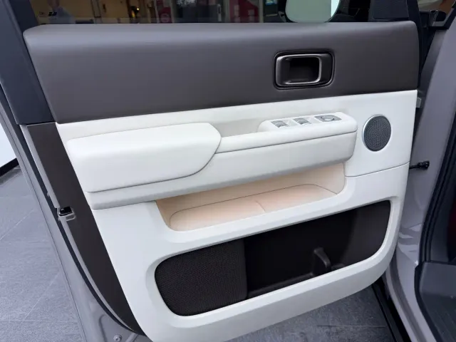 Li Auto MEGA — Фото автомобиля 19