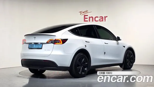 Tesla Model Y — Фото автомобиля 2