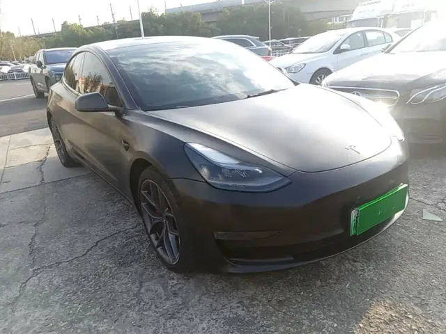 Tesla Model 3 — Фото автомобиля 3