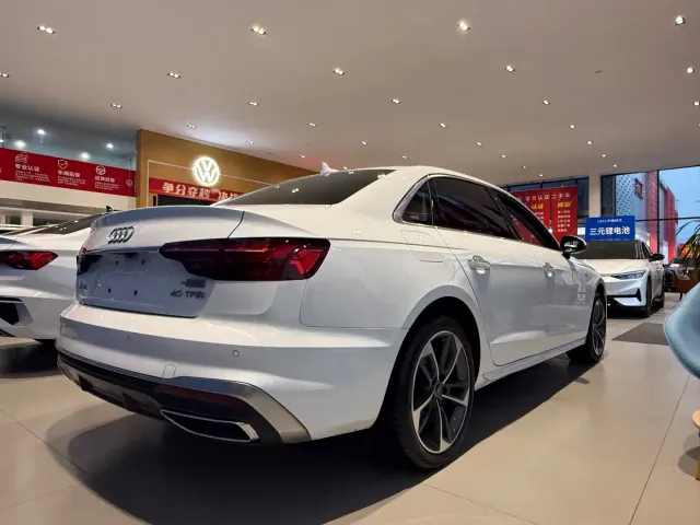 Audi A4L — Фото автомобиля 12