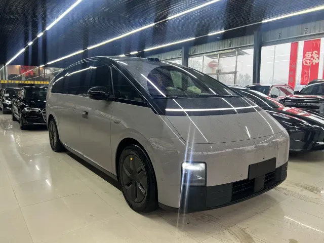 Li Auto MEGA — Фото автомобиля 2