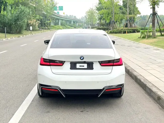 BMW BMW i3 2024 eDrive 35 L — Фото автомобиля 8