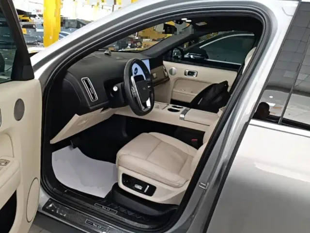 Li Auto Li Xiang L9 2022 Max — Фото автомобиля 15