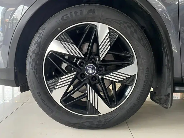 BYD Tang — Фото автомобиля 17