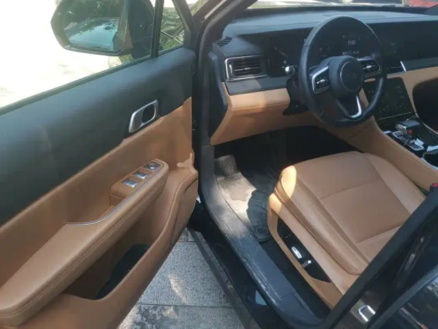 Li Auto ONE — Фото автомобиля 13