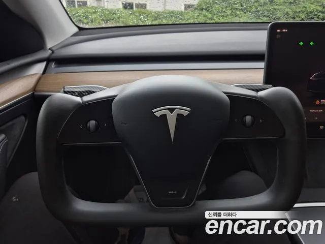 Tesla Model Y — Фото автомобиля 17
