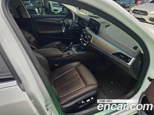 BMW 5 Series G30 — Фото автомобиля 13
