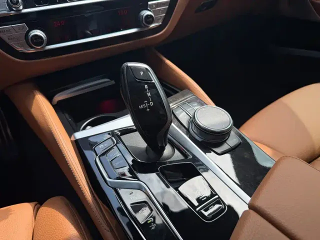 BMW 6 Series Gran Turismo — Фото автомобиля 23