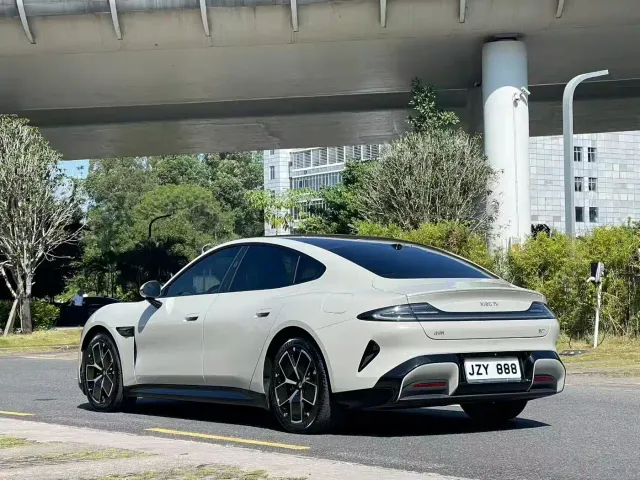 Xiaomi SU7 — Фото автомобиля 4
