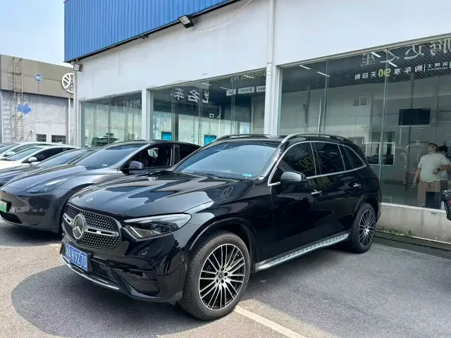 Фотография автомобиля — Mercedes-Benz GLC-Class