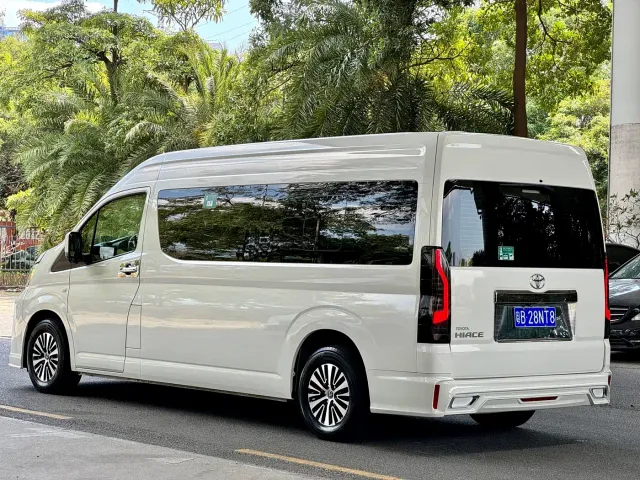 Toyota HIACE — Фото автомобиля 18