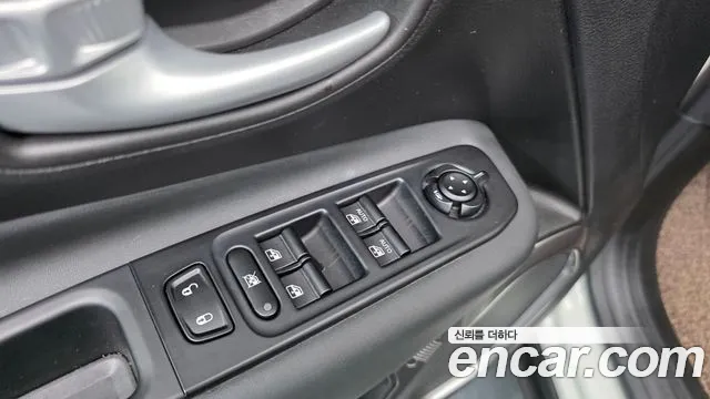 Jeep Renegade — Фото автомобиля 20