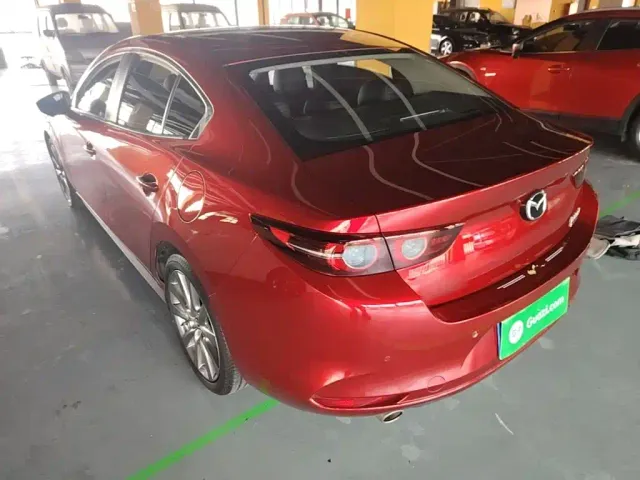 Mazda Axela — Фото автомобиля 4