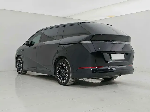 Xpeng X9 — Фото автомобиля 4