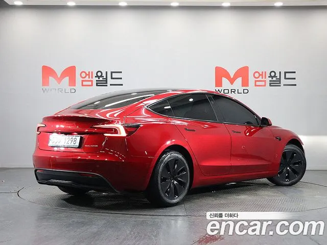 Tesla Model 3 — Фото автомобиля 4