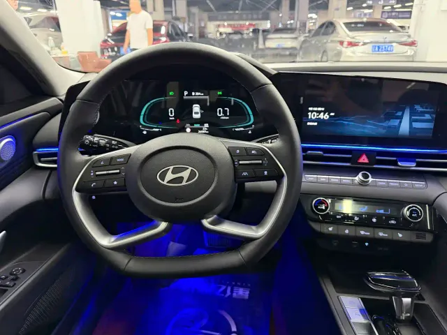 Hyundai Elantra — Фото автомобиля 10