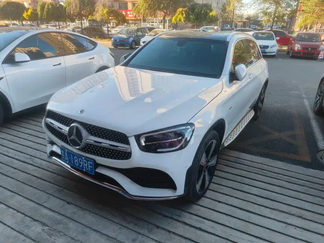 Фотография автомобиля — Mercedes-Benz GLC-Class