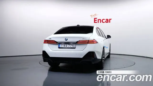 BMW 5 Series — Фото автомобиля 4