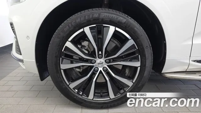Volvo XC60 Generation 2 — Фото автомобиля 5