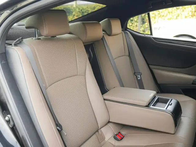 Lexus ES — Фото автомобиля 15